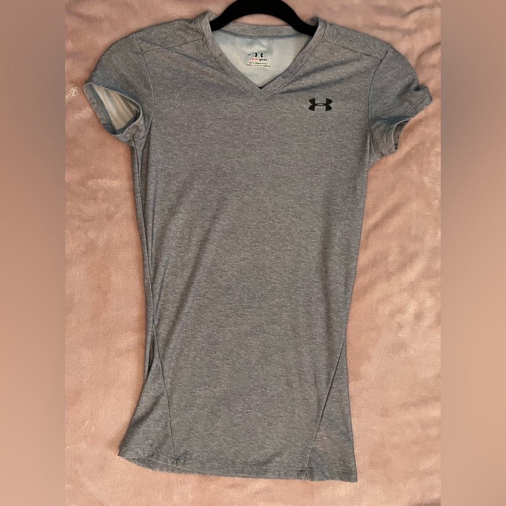 Under Armour Women's Gray Heather Heat Gear V-Neck Fitted Size Small